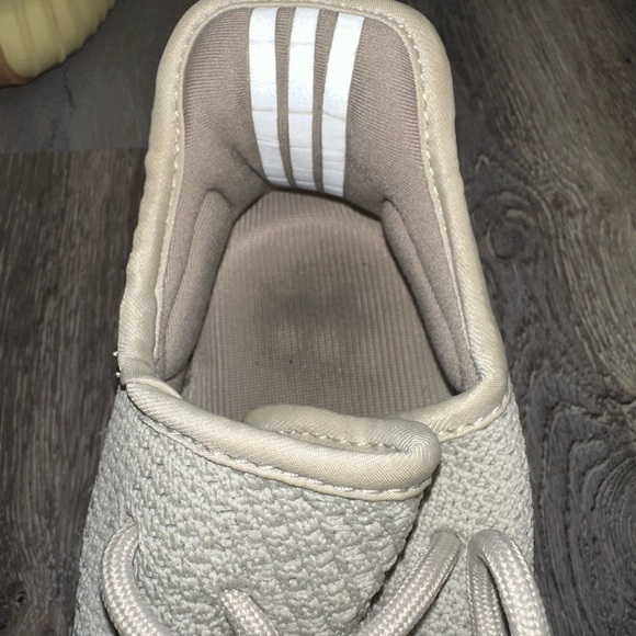 Yeezy Boosts 350 - Picture 4 of 10